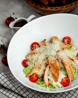Цезарь с курицей